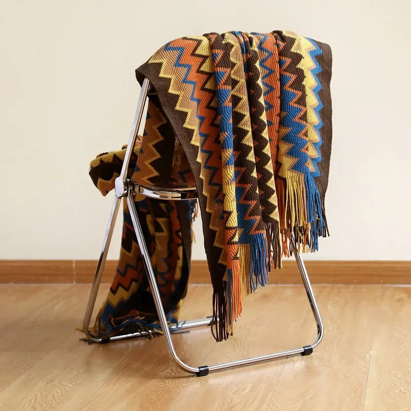 Boho Plaid mit Fransen – Weiche Decke mit Geometrischem Muster in Warmen Farben