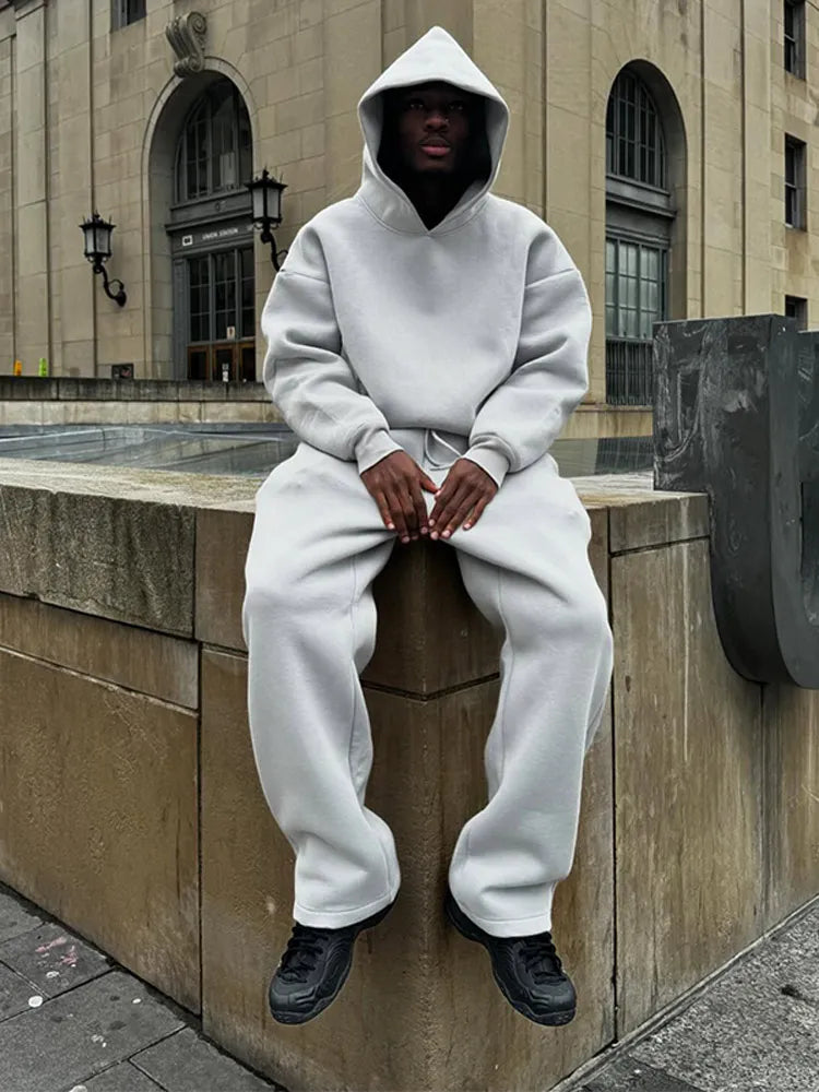 Lässiges Ensemble mit Kapuzenpullover und Jogginghose für Herren | Ideal für den Herbst