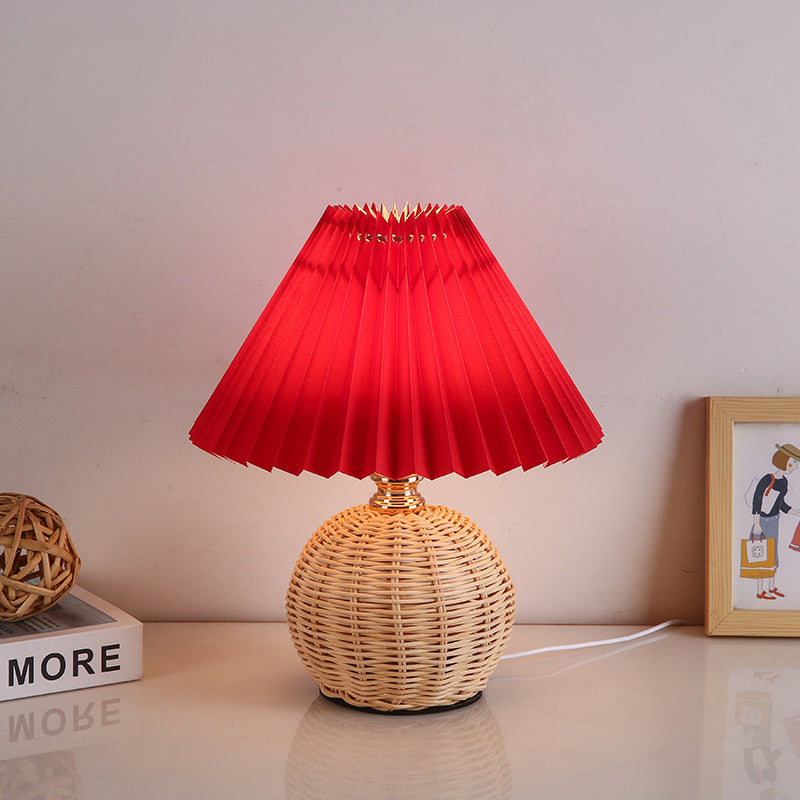 Nordic Rattan Faltstoff Kegelform LED Tischlampe 1-Lampe