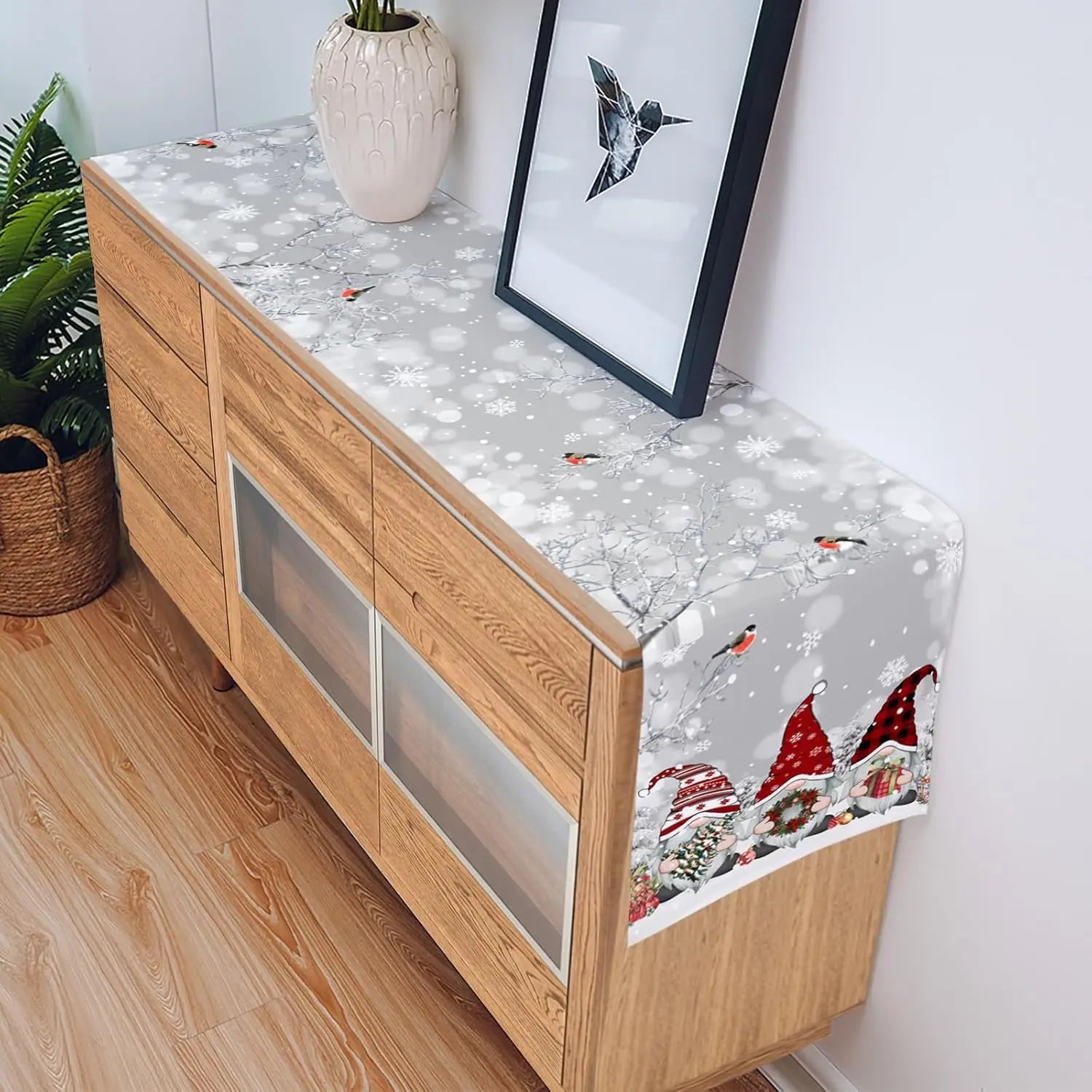 SchneeZwerg Weihnachts Tischläufer – Luxuriöser Leinen Tischläufer mit Schneeflocken- und Zwergendesign
