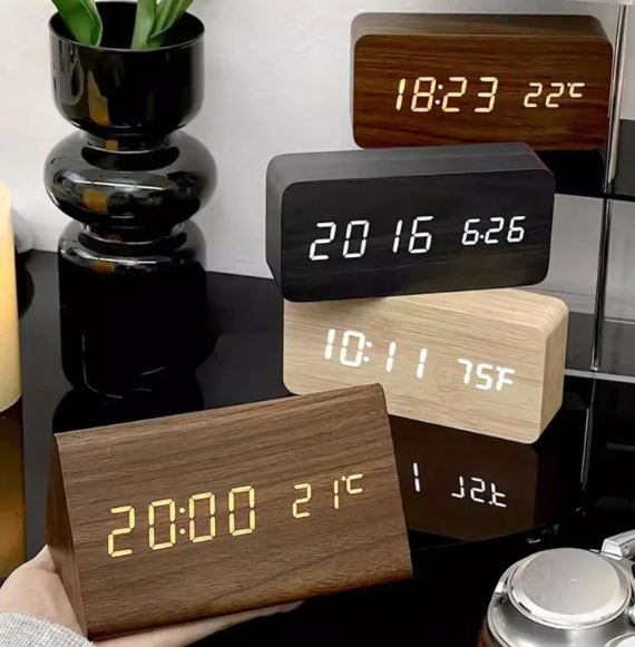 Sprachaktive LED Holz Uhr