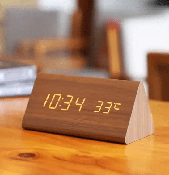 WoodSense LED-Holzuhr – Sprachgesteuert & Stilvoll für jeden Raum