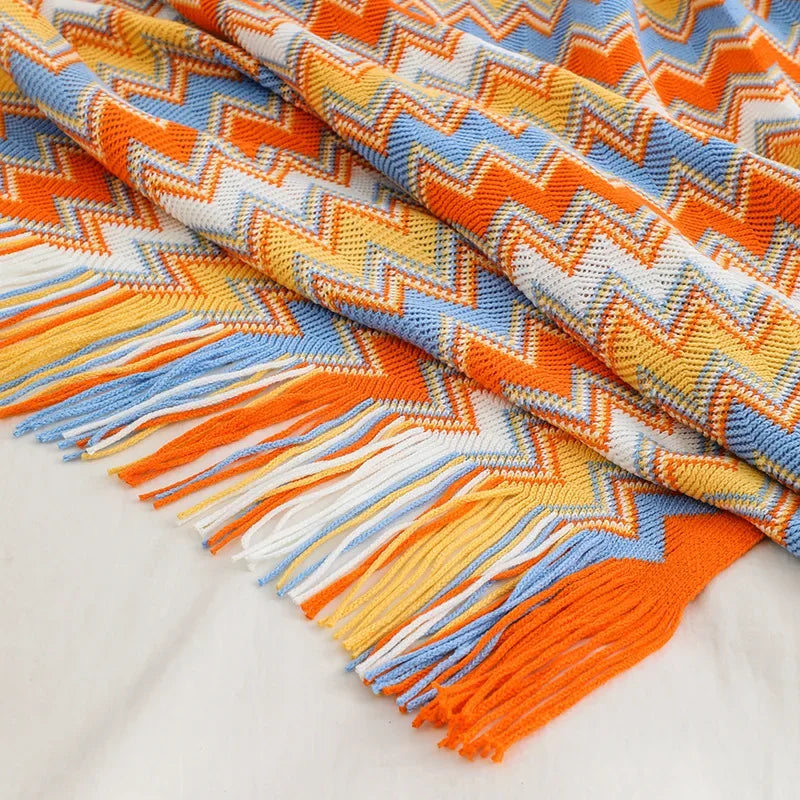Boho Plaid mit Fransen – Weiche Decke mit Geometrischem Muster in Warmen Farben