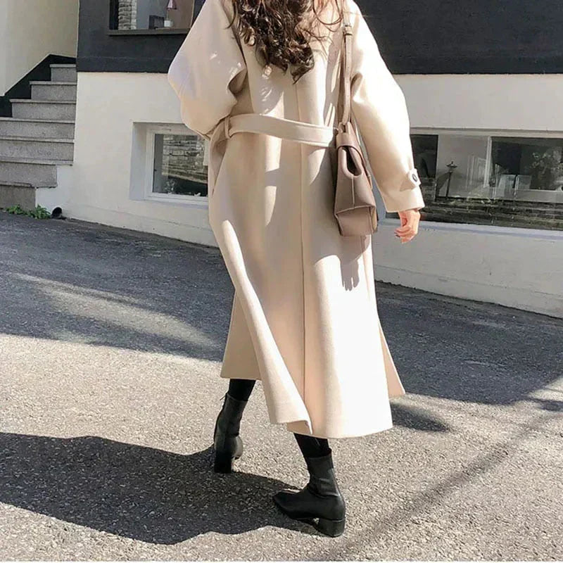 Eleganter langer Wintermantel für Damen