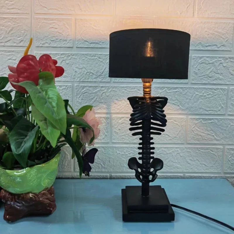 Frendorf | Gothic Skelett Tischlampe | Handgefertigtes Kunst Design