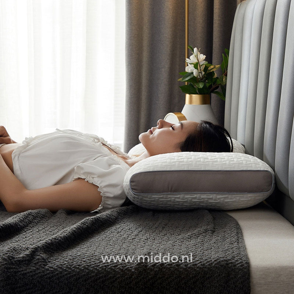 DreamRest Nackenstützkissen | Ergonomisches Kissen für Rücken- und Seitenschläfer mit Gratis Samt-Fleece-Bezügen!