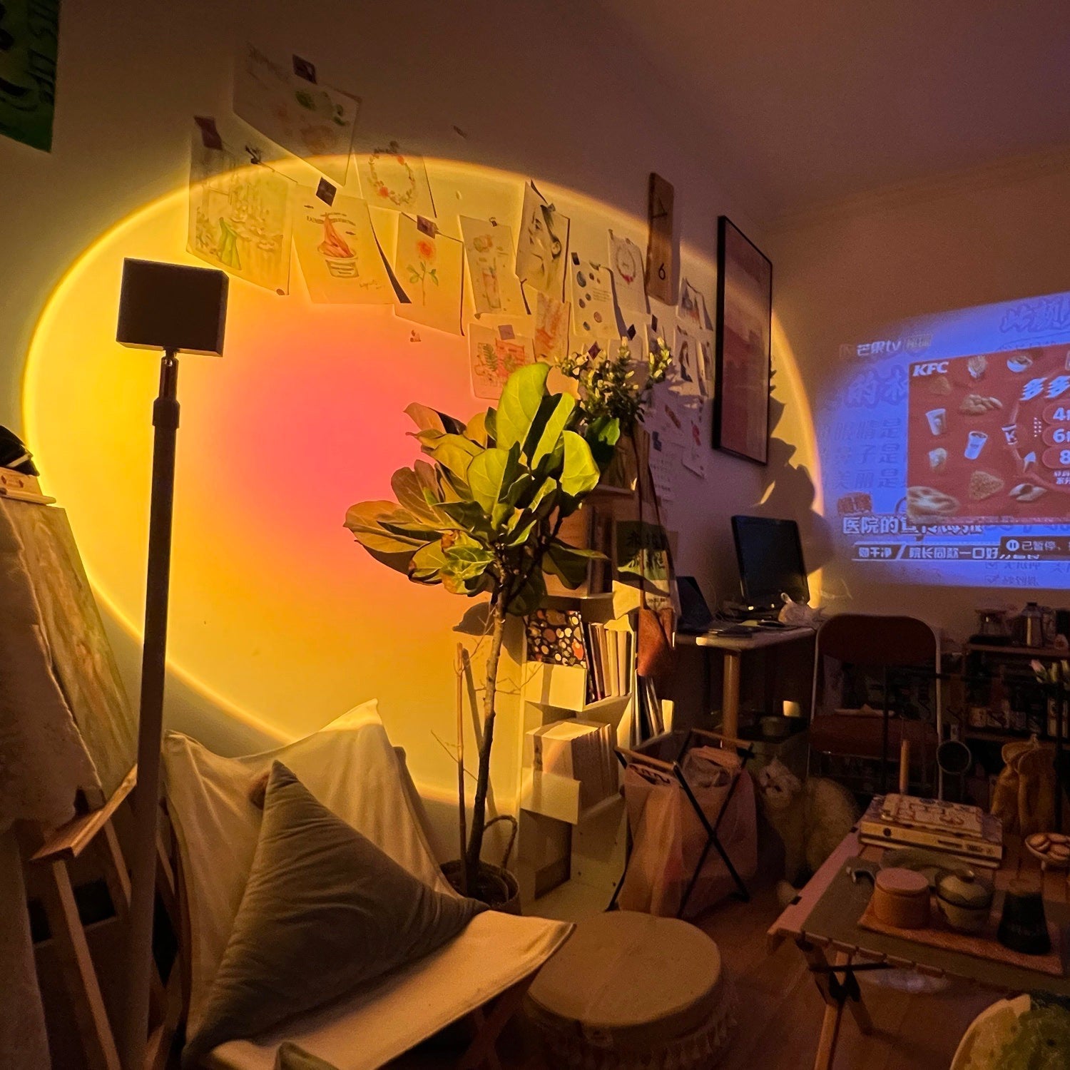 Frendorf | LED Farbprojektor Stehleuchte | Minimalistischer Halo Licht Effekt
