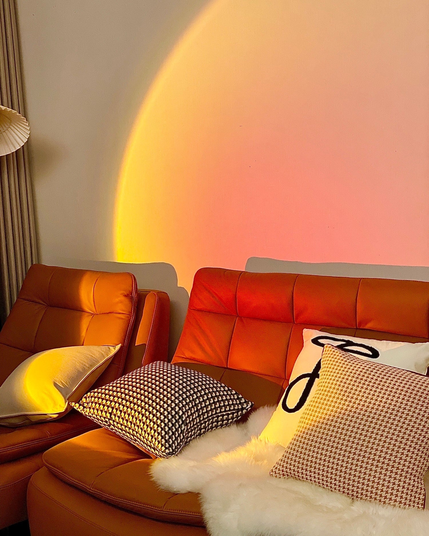 Frendorf | LED Farbprojektor Stehleuchte | Minimalistischer Halo Licht Effekt