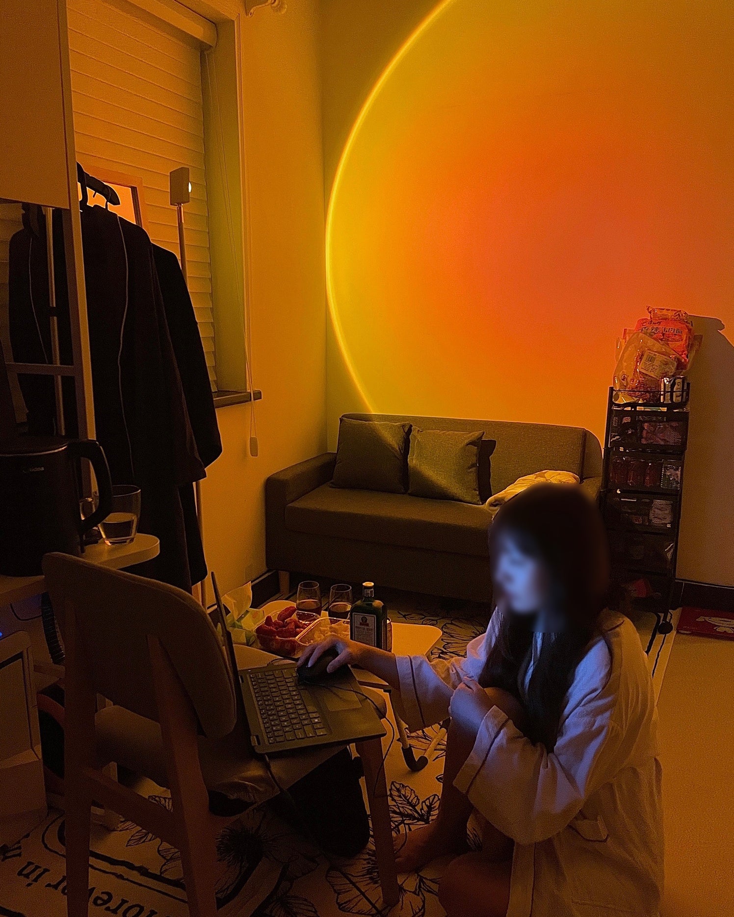 Frendorf | LED Farbprojektor Stehleuchte | Minimalistischer Halo Licht Effekt