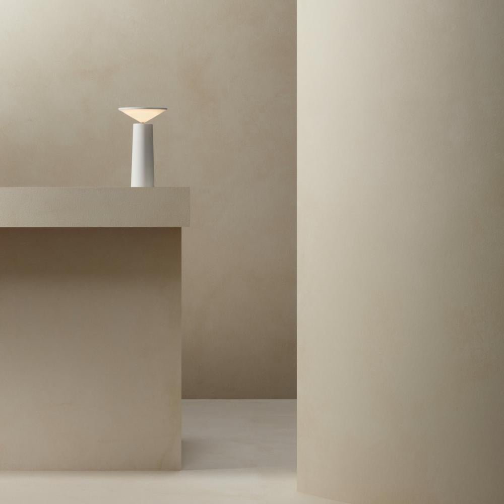 Aurora Tischlampe Modern Dimmbar Elegantes Design