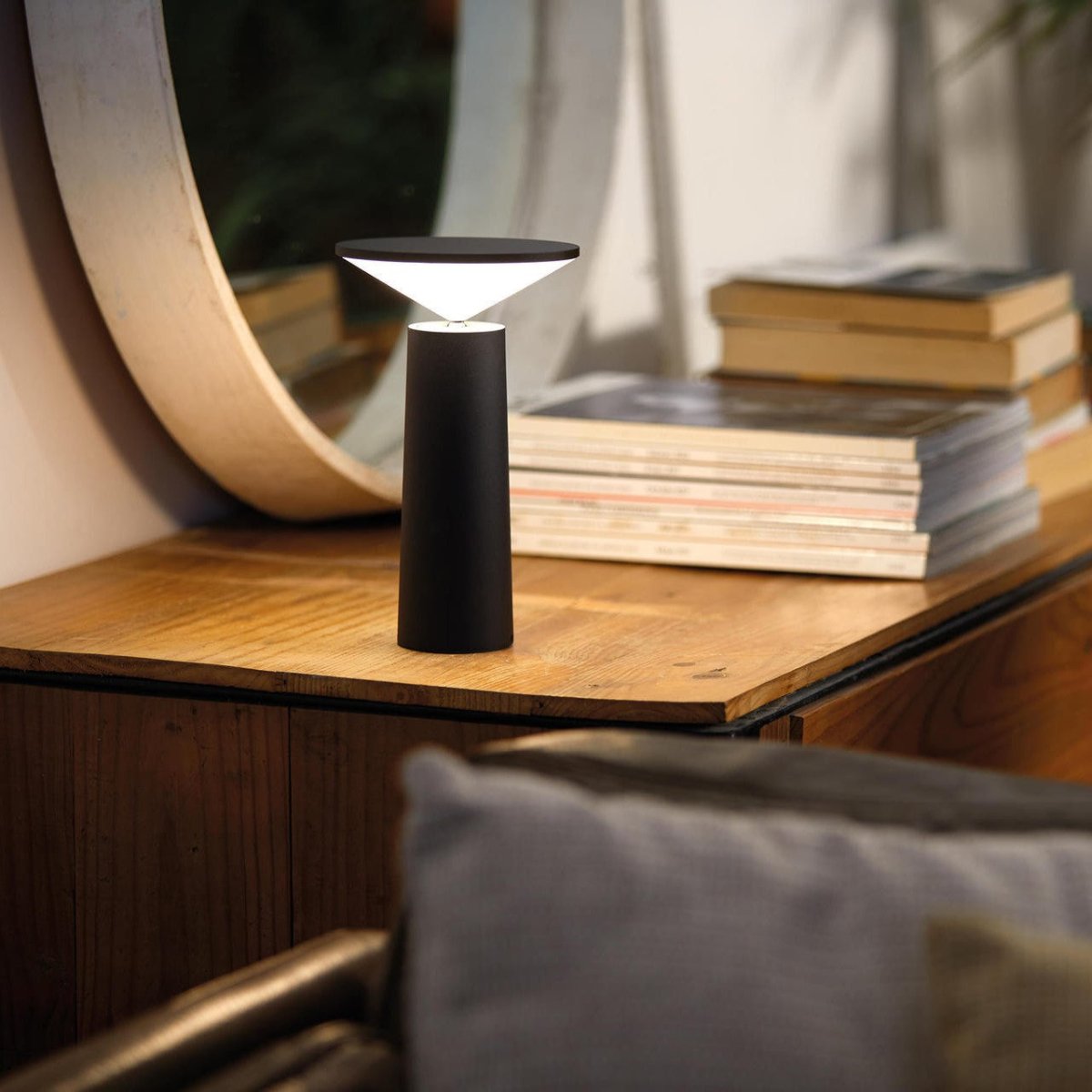 Aurora Tischlampe Modern Dimmbar Elegantes Design