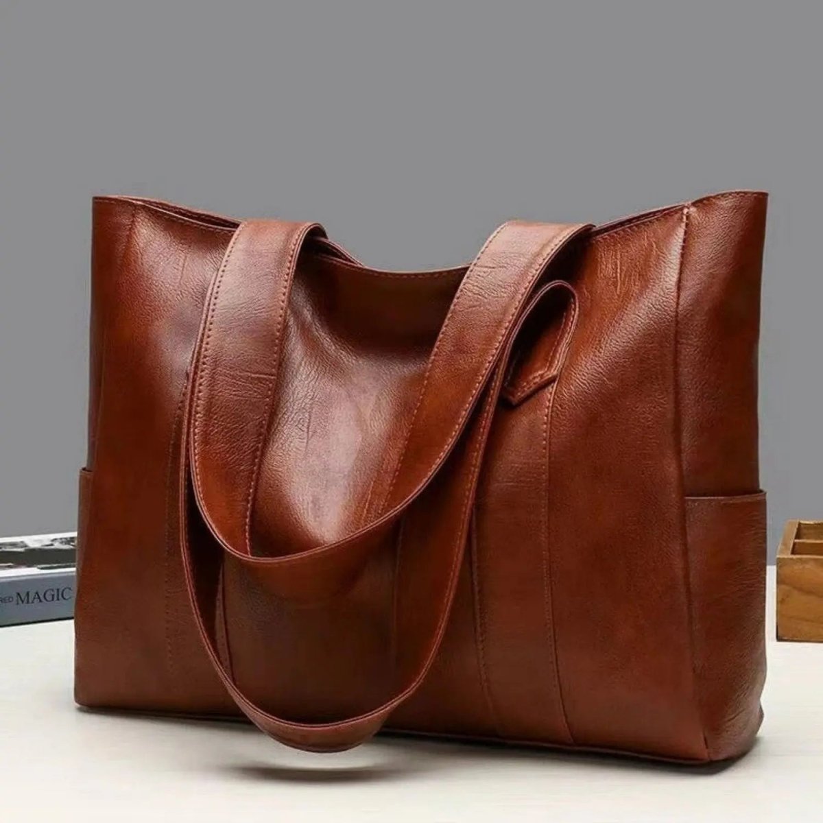 Elegante Leder-Schultertasche im Retro-Stil mit glatter Oberfläche