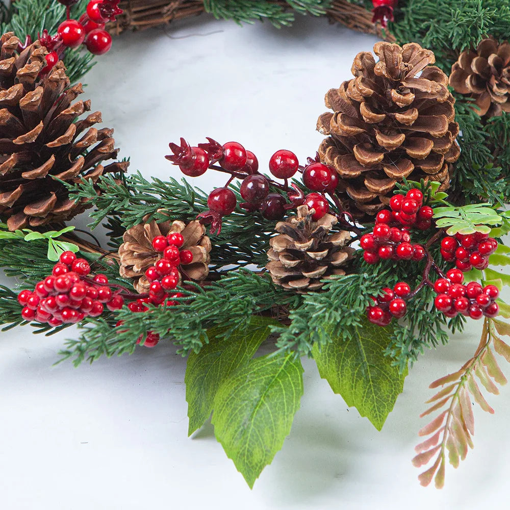Weihnachtskranz | Realistische Zypressen- & rote Beeren-Dekoration | Innen & Außen
