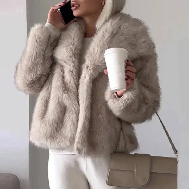 Fluffy Chic Damenjacke – Kurze Kunstpelzjacke für Herbst und Winter