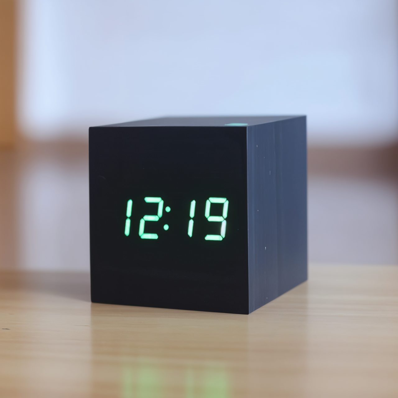 Elegante Digitale LED-Uhr aus Holz