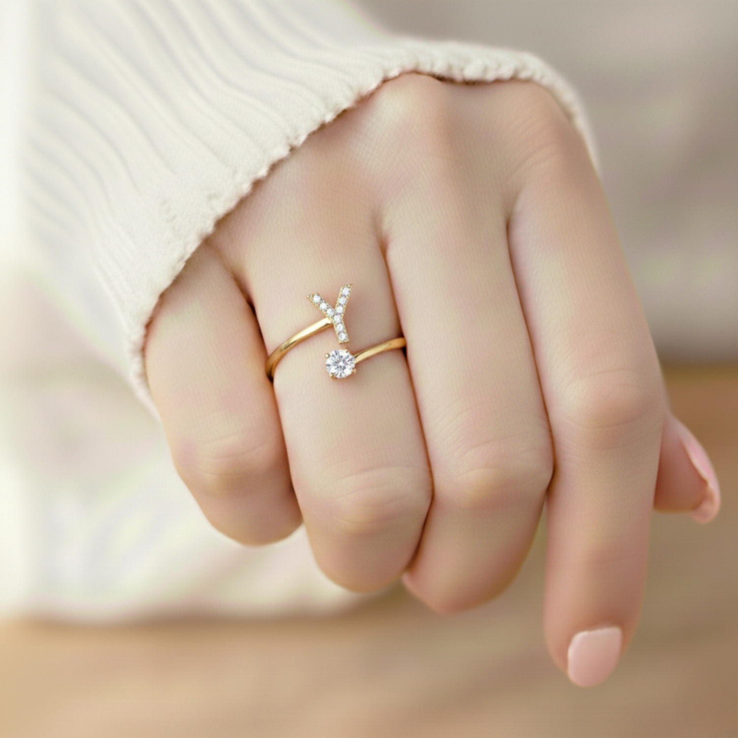 MonoCharm | Verstellbarer Initialring Classic mit Geschenkbox und Kartenbotschaft