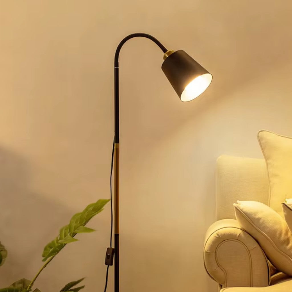 Verstellbare Stehlampe mit Neigbarem Lampenkopf – Funktionale Leselampe