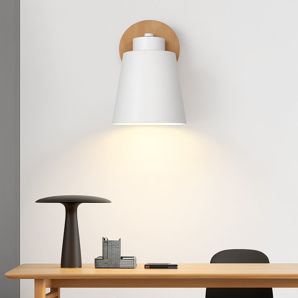 Wandlampe LED mit schwenkbarem Schirm aus Metall und Holzhalterung