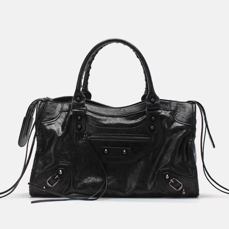 Lässige Handtasche mit Reißverschlüssen