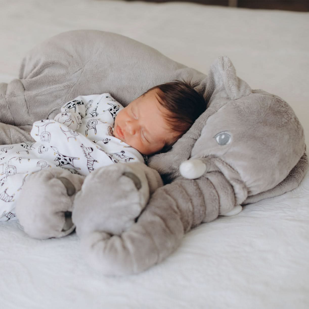 PlushElephant Kuschelkissen – Superweich & Komfortabel für Babys und Kinder