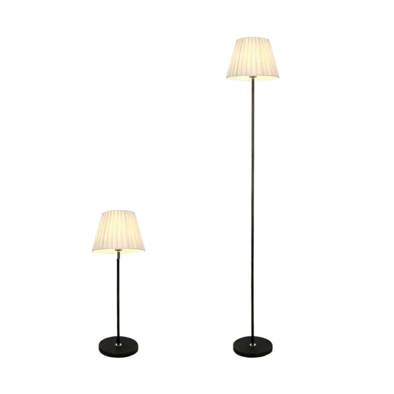 Stehlampe mit Stoffschirm, skandinavisches Design