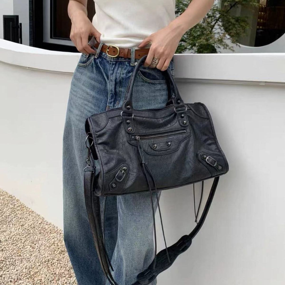 Lässige Handtasche mit Reißverschlüssen