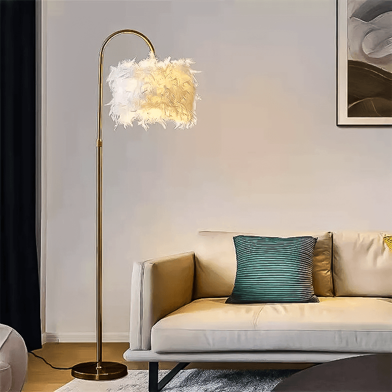 Veren Stehlampe – Elegante Stehlampe mit Dekorativen Federn
