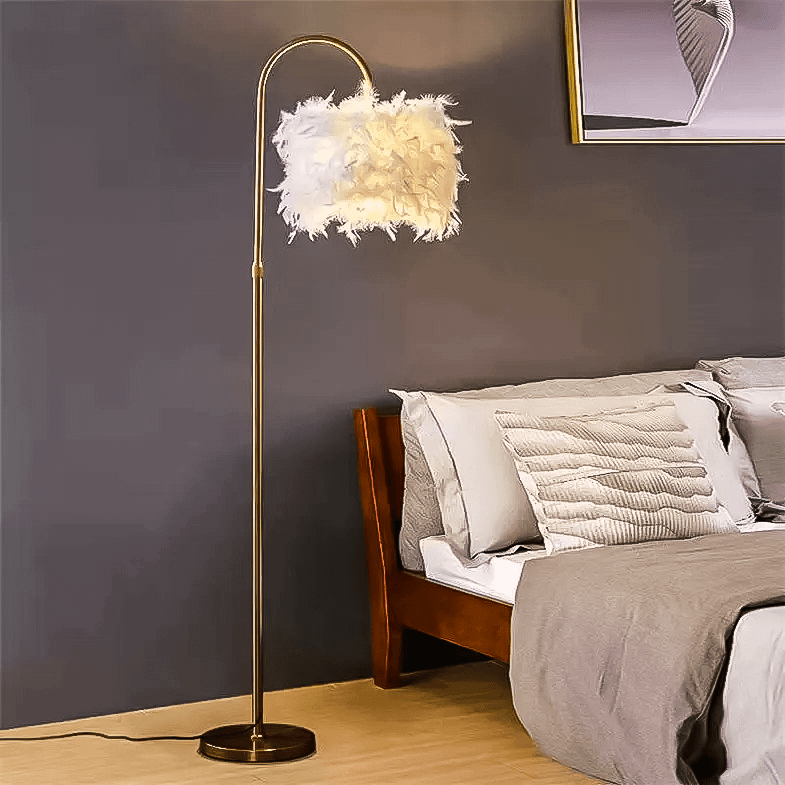 Veren Stehlampe – Elegante Stehlampe mit Dekorativen Federn