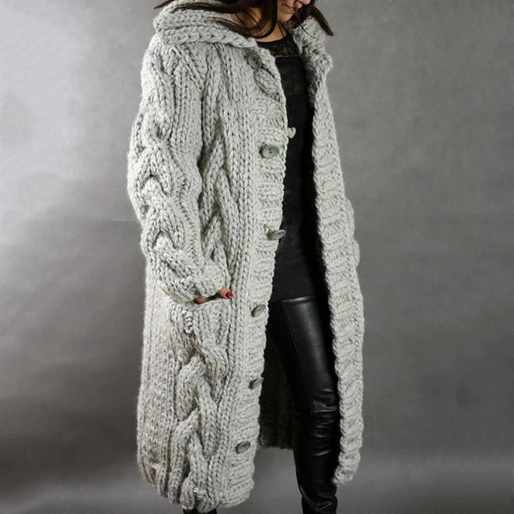 Strickwinterjacke Damen – Warme Jacke mit Kapuze und Knöpfen