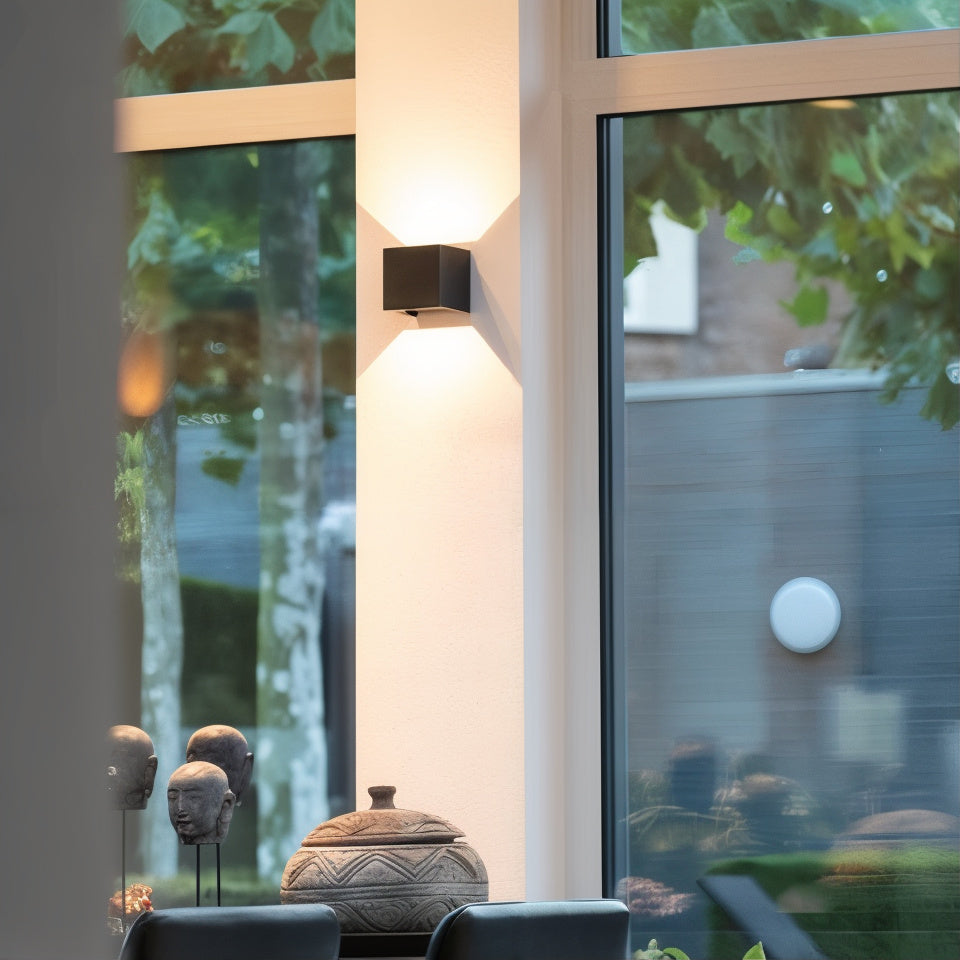 LuxeLumen Wasserdichte Wandleuchte | Verstellbarer Abstrahlwinkel für optimale Beleuchtung