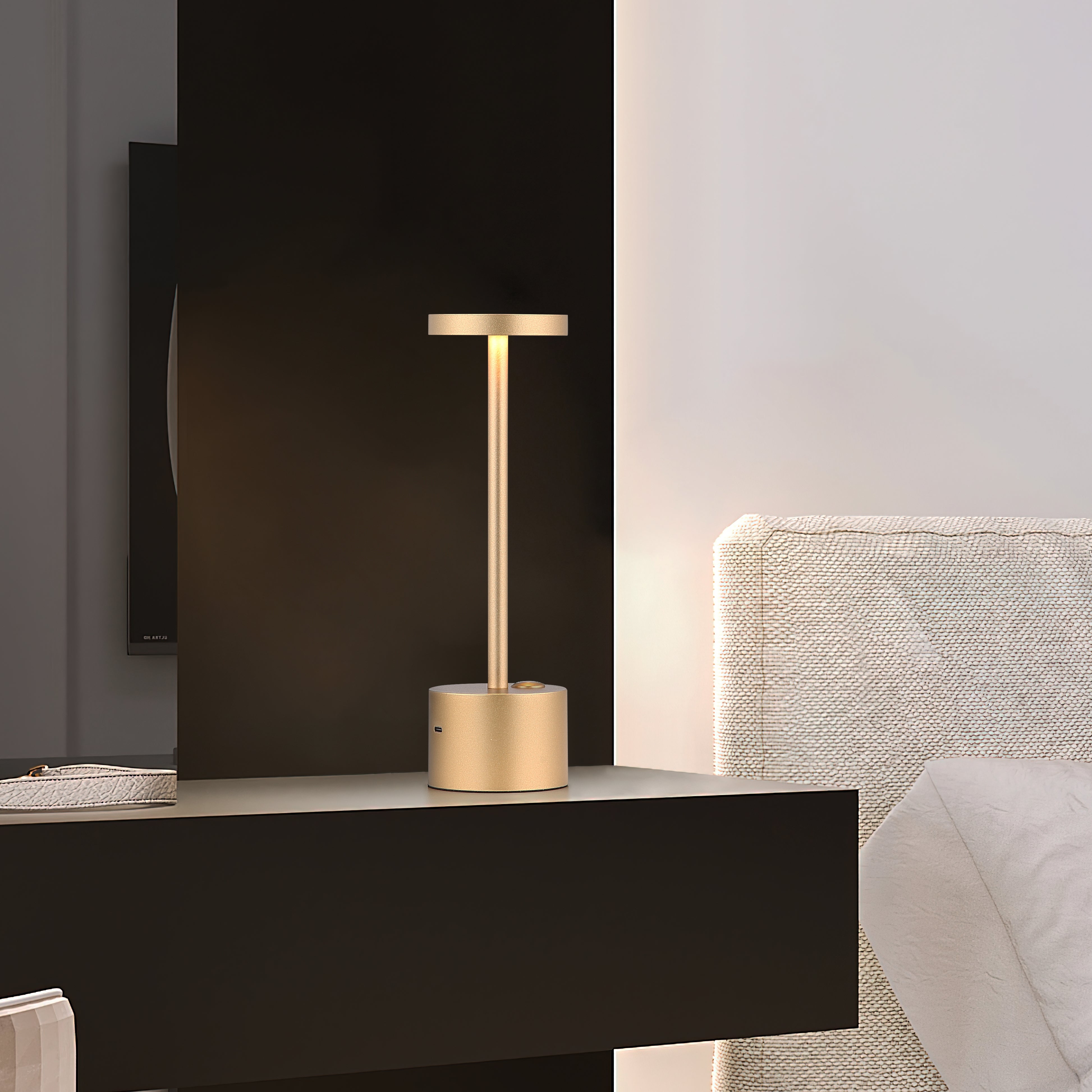 Bologna Mini LED Drahtlose Tischlampe Messing