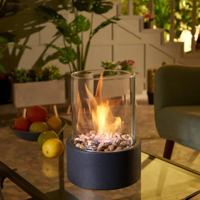 Stilvolle Tischfeuerstelle GlowLuxe Laterne für Gemütlichkeit im Haus