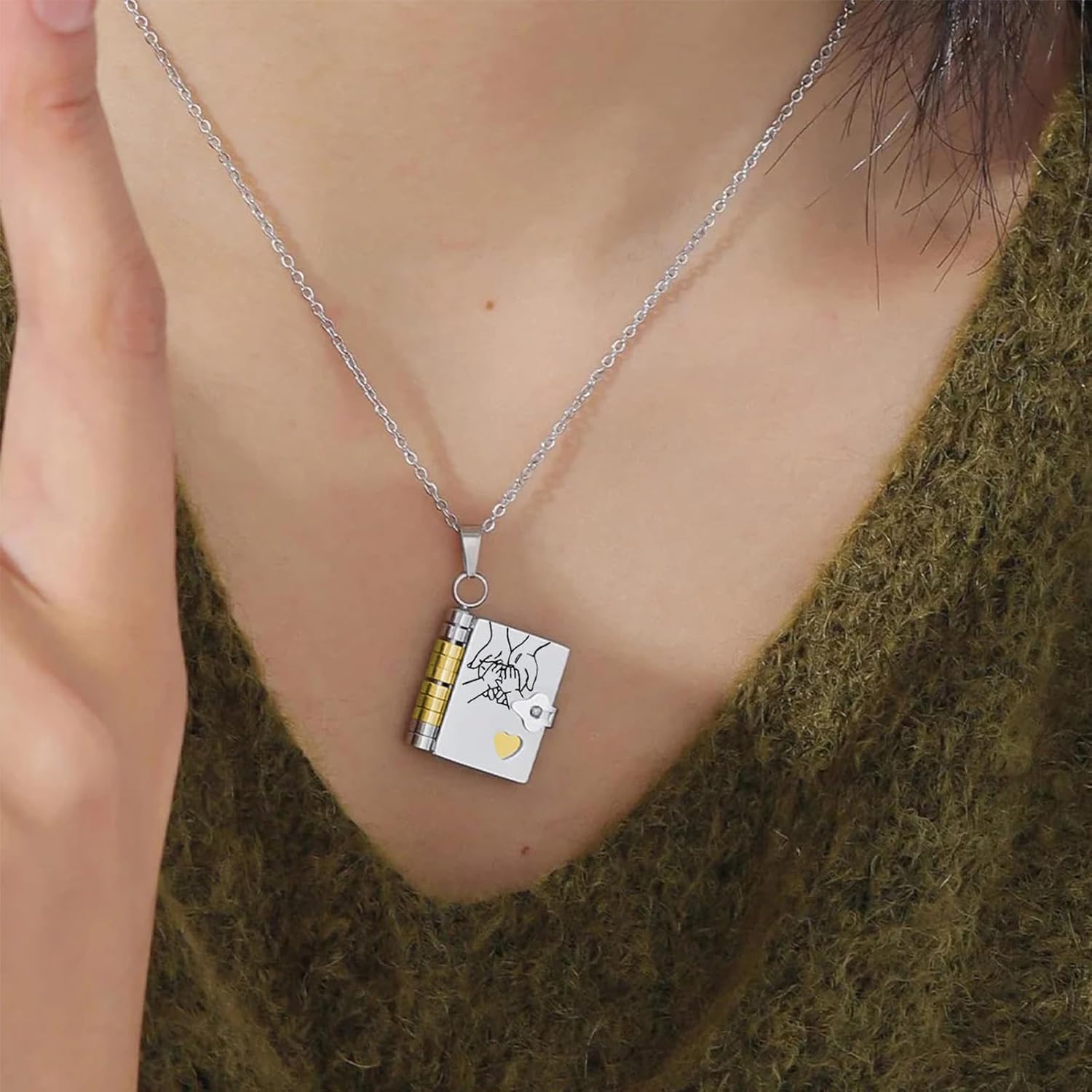 Erinnerungs Buchanhänger Kette – Symbolisches Schmuckstück mit Liebevoller Botschaft