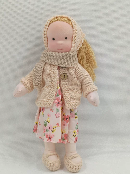 Lana Waldorf Puppe – Weich, Nachhaltig und Handgemacht