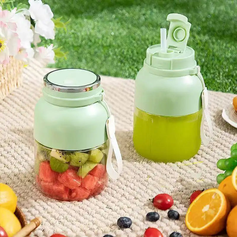 BlendMaster Tragbarer Mixer | Bereite mühelos Smoothies für unterwegs zu