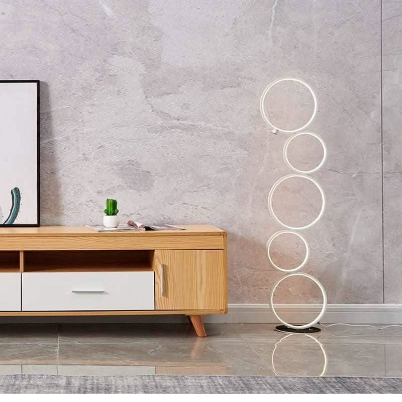 Stehlampe mit Warmweißem LED Licht – Stimmungsvolle Beleuchtung für Wohnzimmer und Schlafzimmer