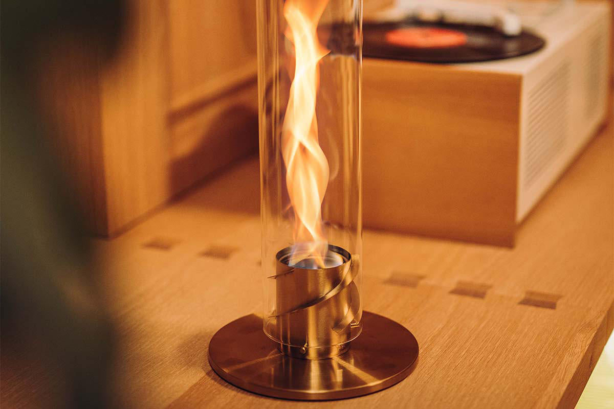 FlameGlow - Moderner Tischkamin mit einstellbaren Flammen für eine gemütliche Atmosphäre
