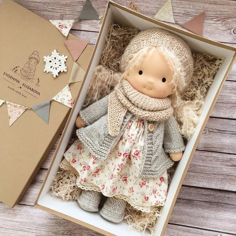 Handgefertigte Waldorf Puppe