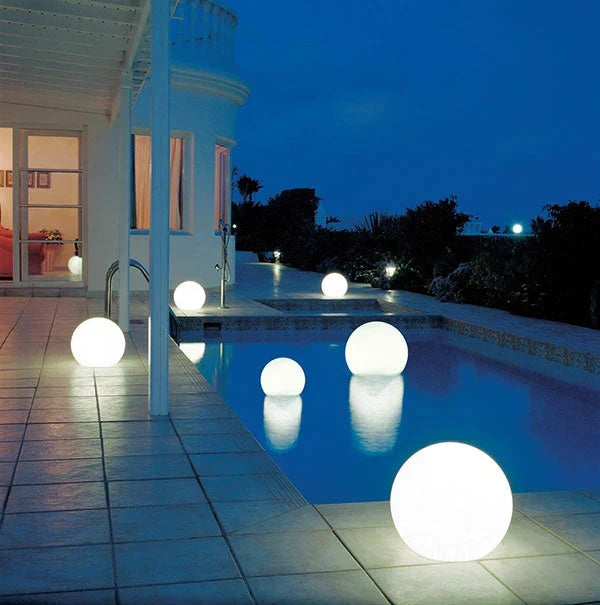 Moderne PE Globe Außen Gartenlampe LED Aufladbar