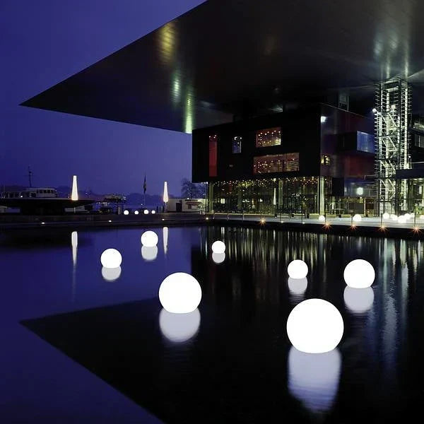 Moderne PE Globe Außen Gartenlampe LED Aufladbar