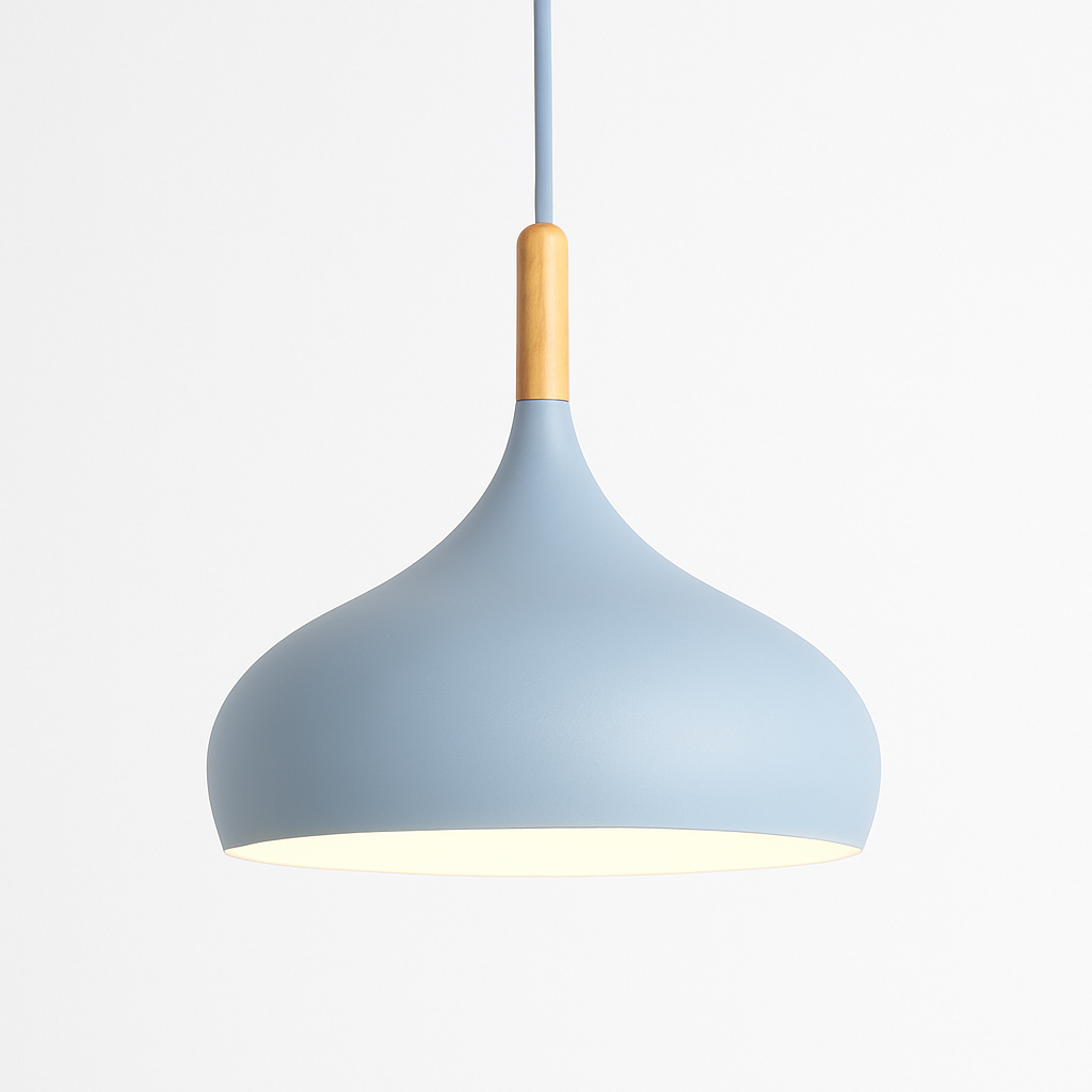 Farbige Metall-LED-Hängelampe und Holzstab im Nordic-Stil