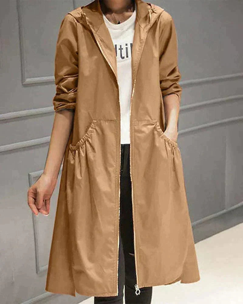 Lange Damen Regenjacke mit Kapuze – Leichte Jacke mit Reißverschluss und Geräumigen Taschen